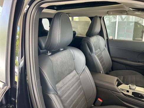 New 2025 Mitsubishi Outlander SE image 21