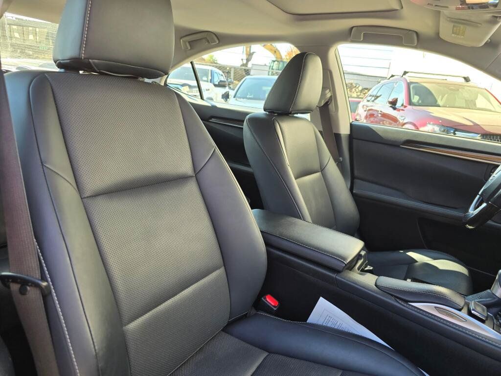 Used 2016 Lexus ES 300h w/ Navigation System Package FWD image 11