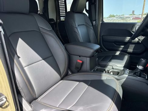 Used 2025 Jeep Gladiator Sport AWD/4WD image 13