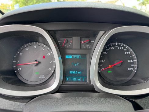 Used 2017 Chevrolet Equinox LT image 18