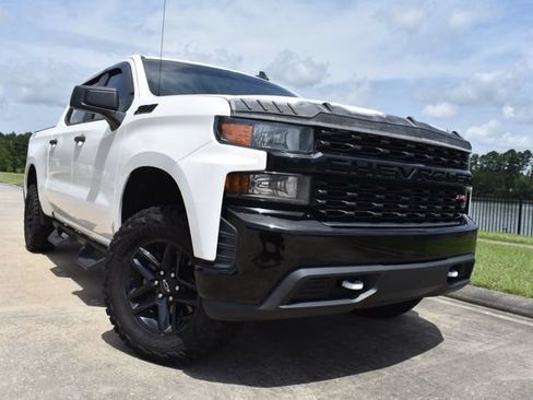 Used 2019 Chevrolet Silverado 1500 Custom Trail Boss w/ Custom Convenience Package AWD/4WD image 1