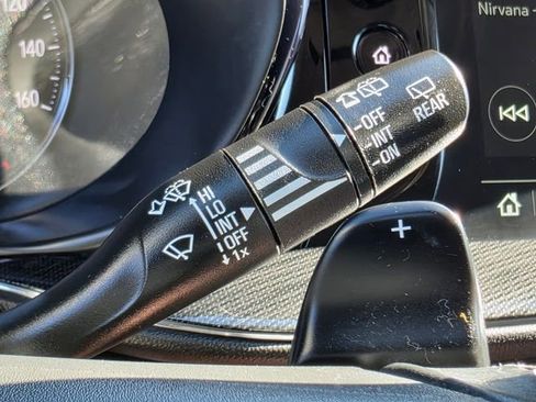 Used 2023 Buick Envision Essence image 36