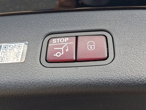 Certified 2025 Mercedes-Benz GLC 43 AMG 4MATIC image 30