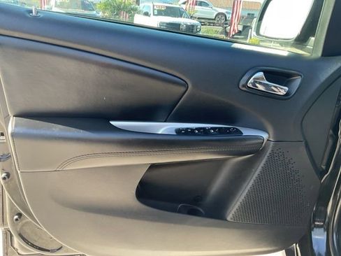 Used 2018 Dodge Journey SE w/ Popular Equipment Group FWD image 12