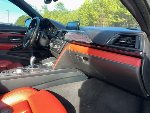 Used 2015 BMW M4 Convertible image 22