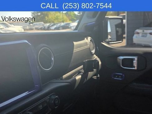 Used 2020 Jeep Wrangler Unlimited Sahara w/ Dual Top Group AWD/4WD image 11