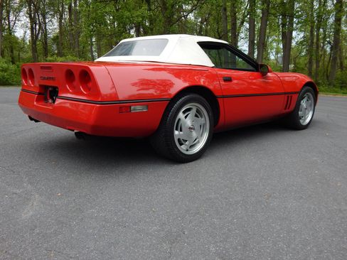 Used 1988 Chevrolet Corvette Convertible RWD image 63