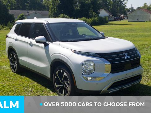 Used 2024 Mitsubishi Outlander SE AWD/4WD image 3