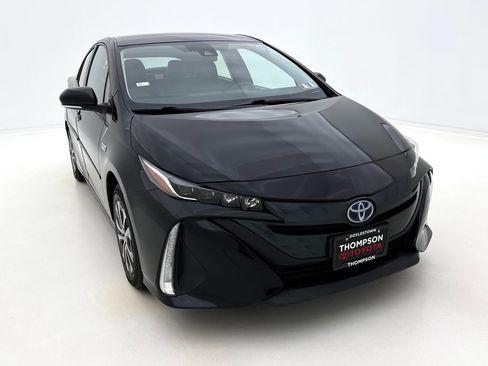 Used 2022 Toyota Prius Prime XLE image 3