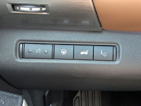 Used 2024 Nissan Pathfinder Platinum w/ Cargo Package AWD/4WD image 17
