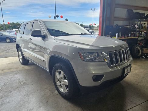 Used 2013 Jeep Grand Cherokee Laredo AWD/4WD image 10