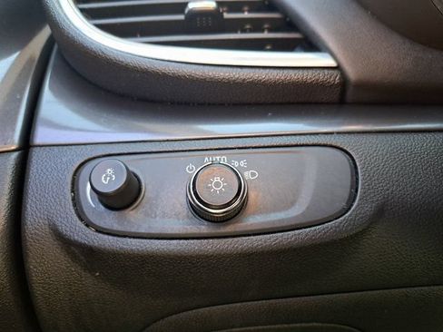 Used 2021 Buick Encore Preferred w/ Safety Package II FWD image 22