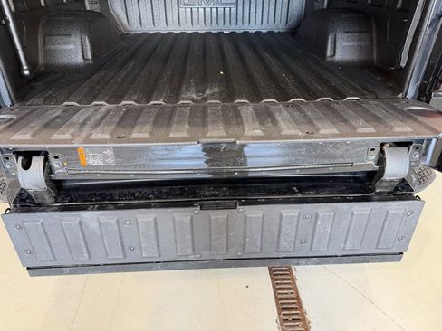 Used 2025 GMC Sierra 1500 AT4 w/ Technology Package image 7