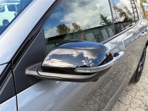 Used 2024 Chevrolet Traverse RS image 23