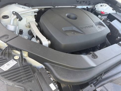 Used 2019 Volvo XC60 T5 Momentum w/ Premium Package FWD image 19