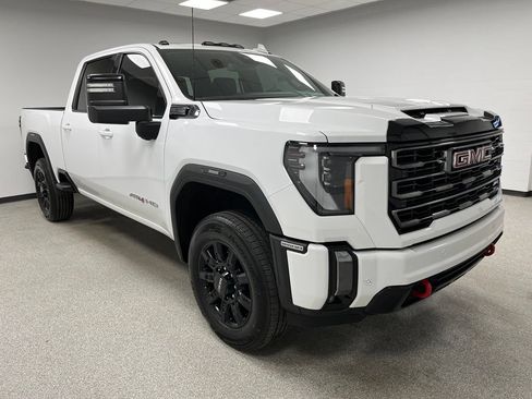 Used 2024 GMC Sierra 2500 AT4 w/ AT4 Preferred Package AWD/4WD image 2