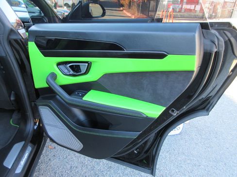 Used 2022 Lamborghini Urus image 36