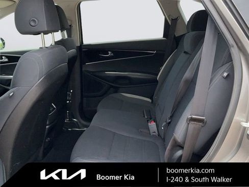 Used 2018 Kia Sorento L FWD image 13