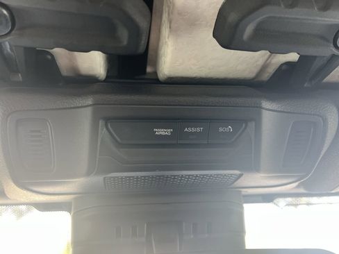 Used 2025 Jeep Gladiator Sport image 28