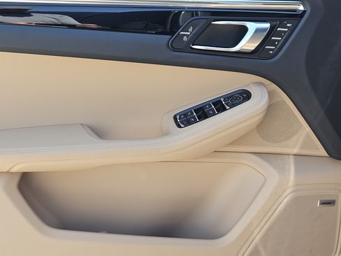 Certified 2026 Porsche Macan AWD/4WD image 22