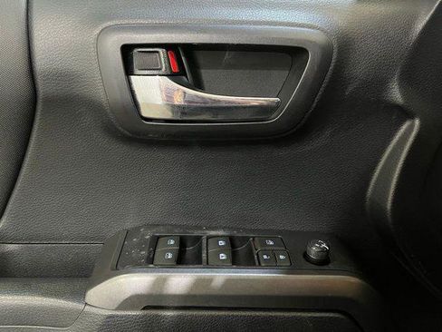 Certified 2021 Toyota Tacoma TRD Off-Road AWD/4WD image 13