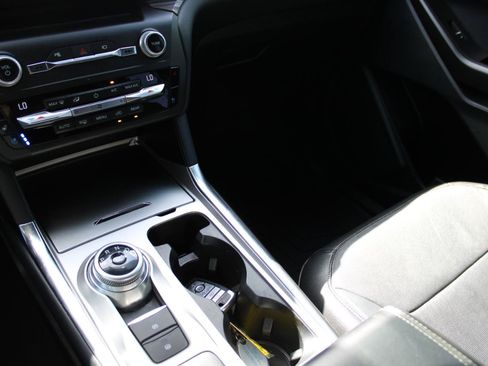 Used 2020 Ford Explorer Limited RWD image 19
