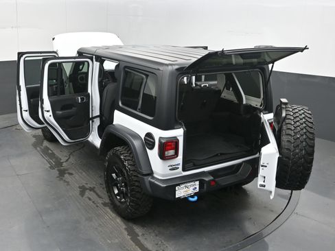 Used 2024 Jeep Wrangler Unlimited AWD/4WD image 45