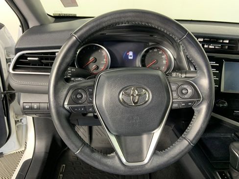 Used 2018 Toyota Camry XSE image 9