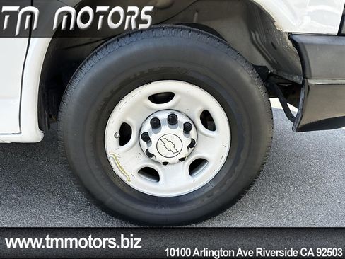 Used 2008 Chevrolet Express 2500 RWD image 19