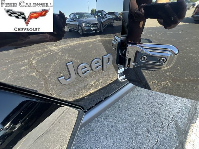 Used 2023 Jeep Gladiator Sport AWD/4WD image 36