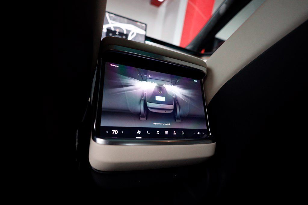 Used 2023 Tesla Model S AWD/4WD image 39