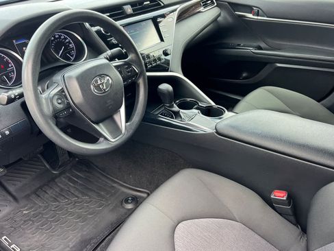 Used 2018 Toyota Camry LE image 11