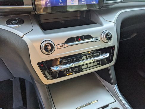 Certified 2022 Ford Explorer XLT w/ Equipment Group 202A image 28