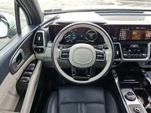 Used 2023 Kia Sorento SX Prestige image 12