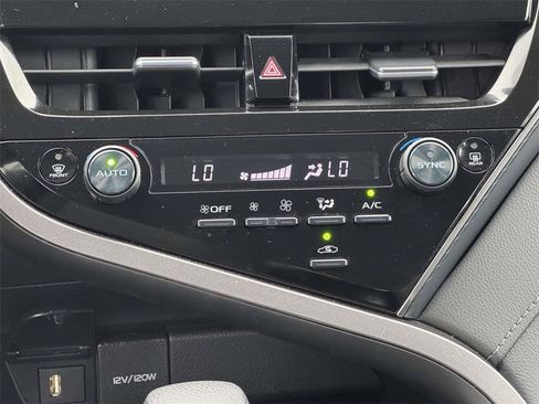 Used 2024 Toyota Camry LE image 5