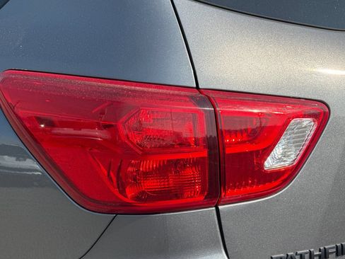 Used 2018 Nissan Pathfinder SL w/ Midnight Edition Package AWD/4WD image 50