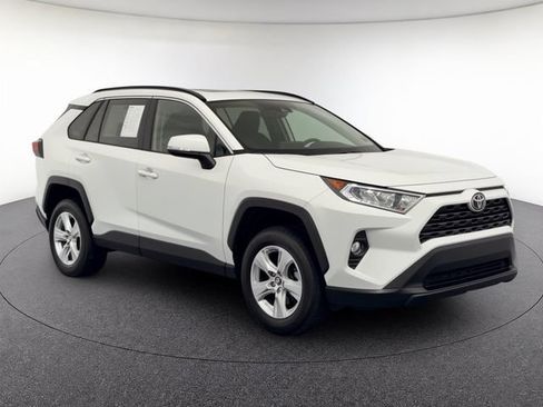 Used 2019 Toyota RAV4 XLE FWD image 7