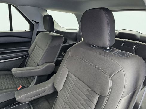 Used 2021 Ford Explorer XLT image 34