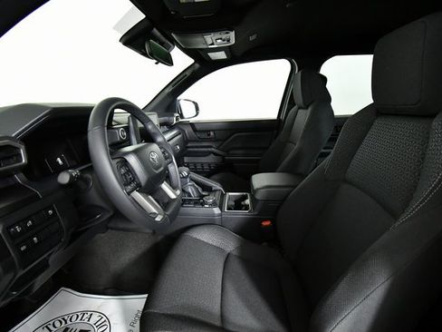 Used 2025 Toyota 4Runner 4WD image 5