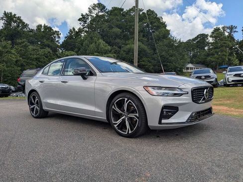 Used 2024 Volvo S60 B5 Plus FWD image 8