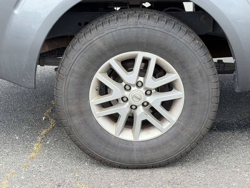 Used 2016 Nissan Frontier SV w/ SV Value Truck Package RWD image 9