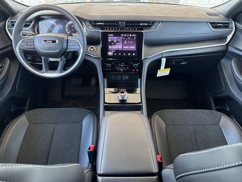 New 2025 Jeep Grand Cherokee Altitude image 16