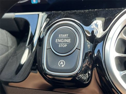 Certified 2025 Mercedes-Benz GLA 250 4MATIC image 29