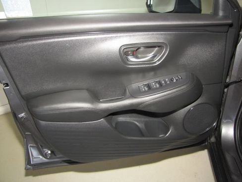 Certified 2024 Honda HR-V LX image 9