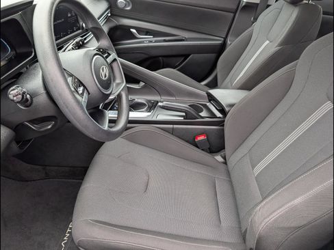 Used 2025 Hyundai Elantra SE FWD image 10