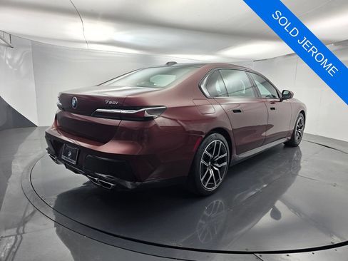 Certified 2023 BMW 760i xDrive AWD/4WD image 4