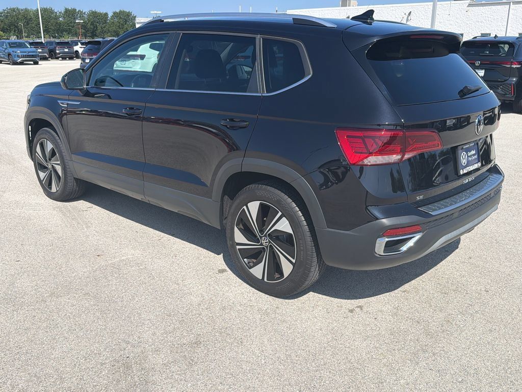 Used 2024 Volkswagen Taos SE AWD/4WD image 4