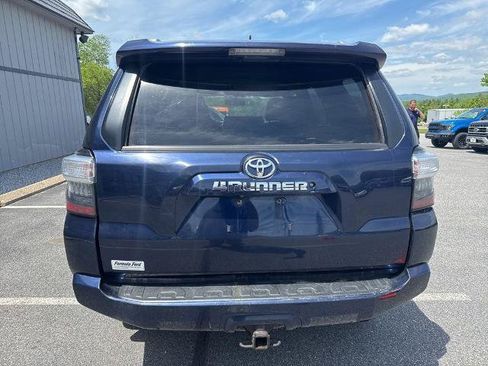 Used 2018 Toyota 4Runner SR5 AWD/4WD image 4