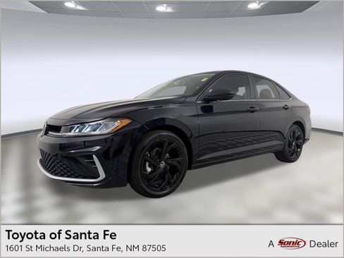 Used 2025 Volkswagen Jetta SE FWD image 1