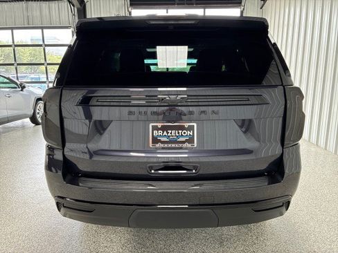 Used 2024 Chevrolet Suburban Z71 w/ Luxury Package AWD/4WD image 6